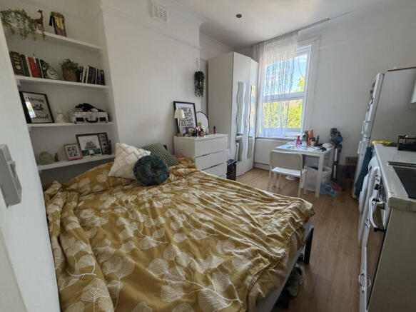 Spacious self-contained Studio to Rent.