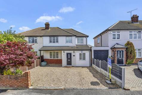 Lawns Way, Collier Row, RM5