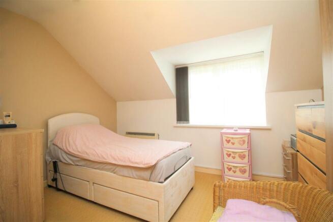 bedroom 1 .jpg