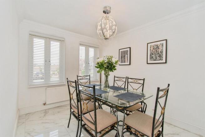 4 bed Detached for sale Image 8