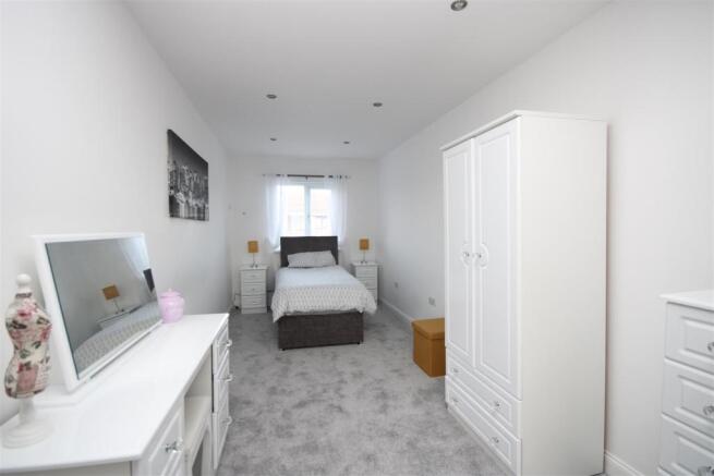 Master Bedroom (Front)