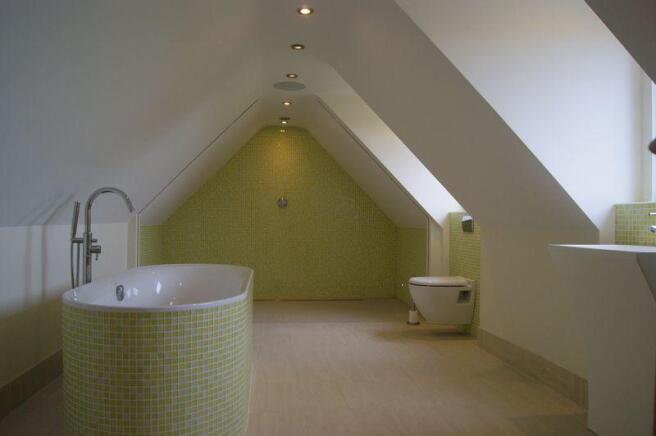 Bedroom 1 en s...
