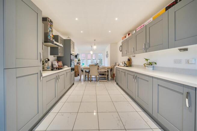 36 Redcar Road, Towcester (14).jpg