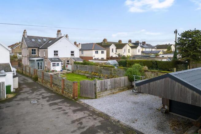 Garage, parking & garden