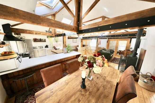 3 bed House for sale Image 8