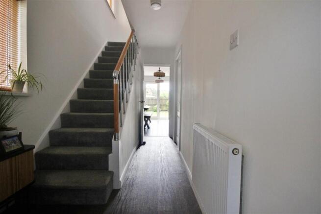 4 bed Detached for sale Image 9