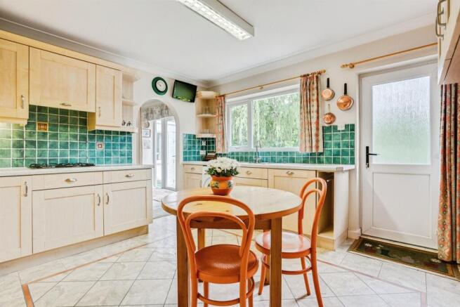 3 bed Detached Bungalow for sale Image 6
