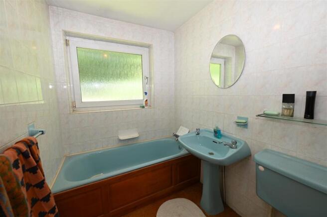 4 bed Detached for sale Image 11