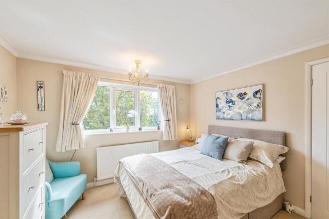 3 bed Semi-Detached for sale Image 8