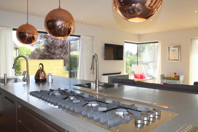 KITCHEN (Photo 3)
