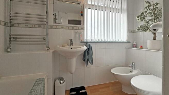 Bathroom 1.jpg