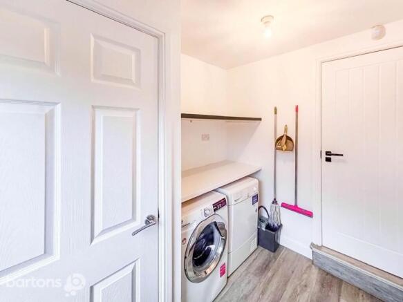 4 bed House for sale Image 11
