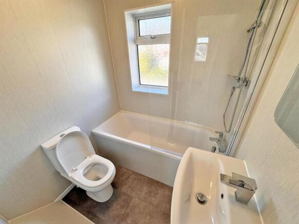 3 bed House to rent Image 9