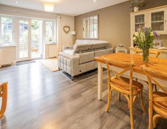 Living Room2 .jpg