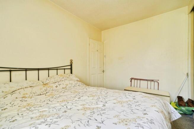 1 bed Ground Flat for sale Image 6