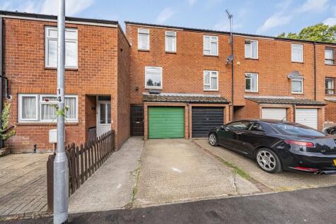 Manor Waye, Uxbridge