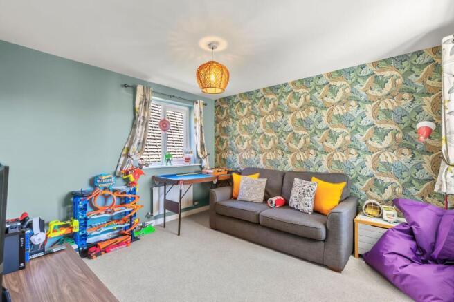 5 bed Detached for sale Image 8