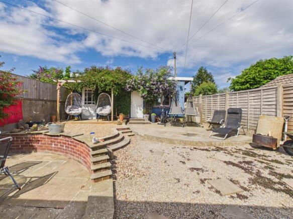 5 bed Semi-Detached Bungalow for sale Image 10