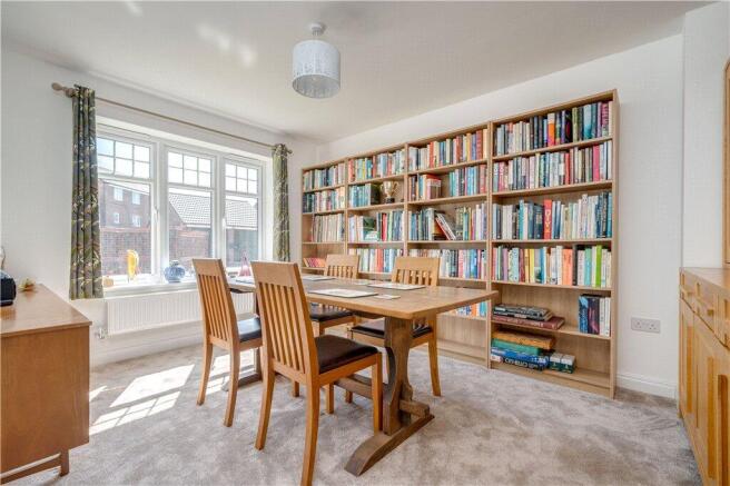 5 bed Detached for sale Image 4