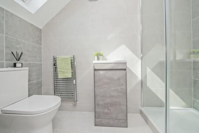 5 bed Detached for sale Image 10