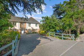 Flat 4, 37 Radley Court, Preston Road, Weymouth DT3 6PX