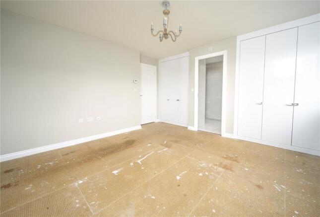 5 bed Detached for sale Image 7