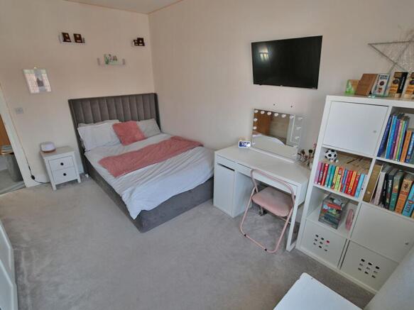 4 bed Detached for sale Image 12