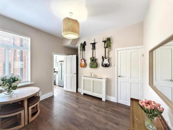 2 bed Terraced for sale Image 7