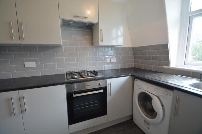 5 bed House to rent Image 4