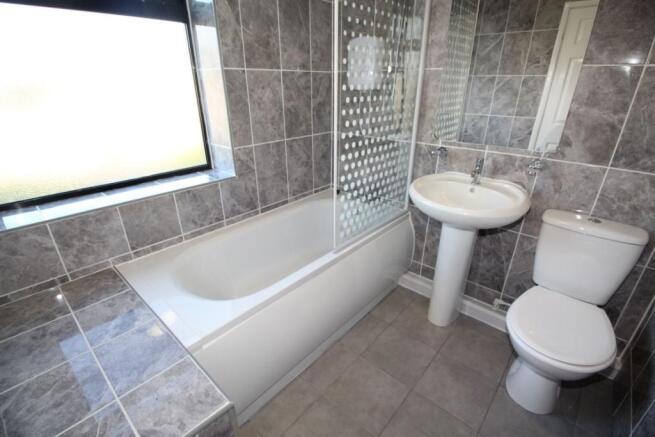 Family Bathroom / WC