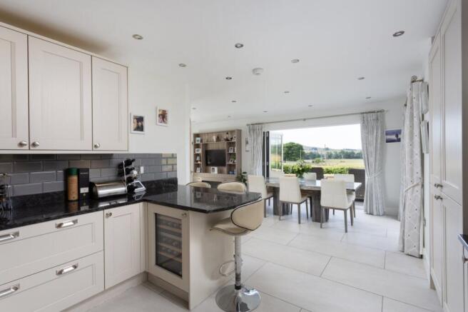 Kitchen/ Dining Area
