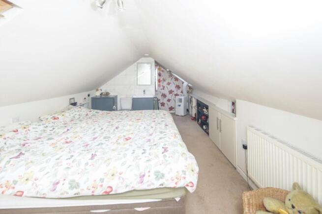 13 East Dene bedroom-6.jpg