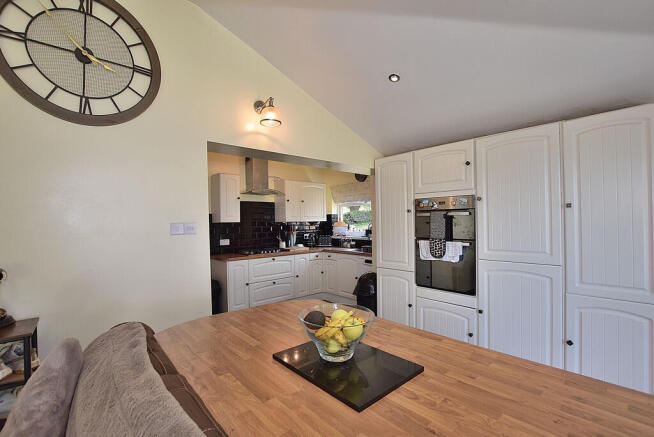 4 bed Detached for sale Image 8