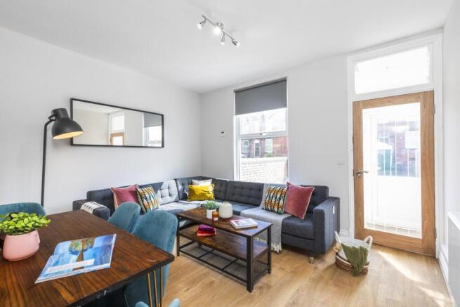 5 bed House to rent Image 5