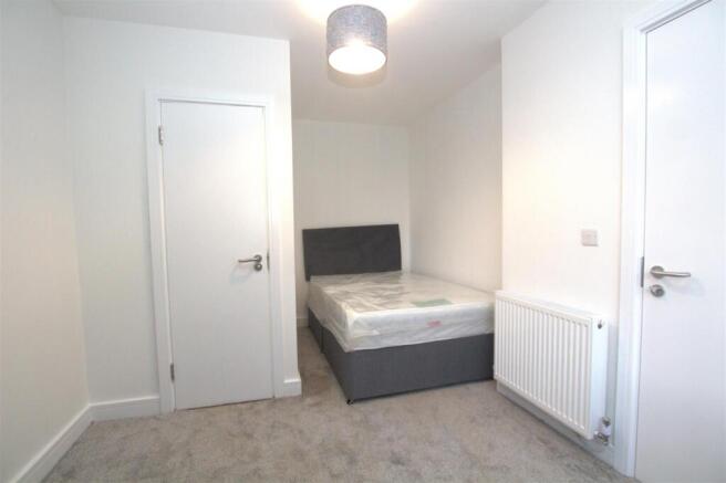 4 bed Terraced to rent Image 5