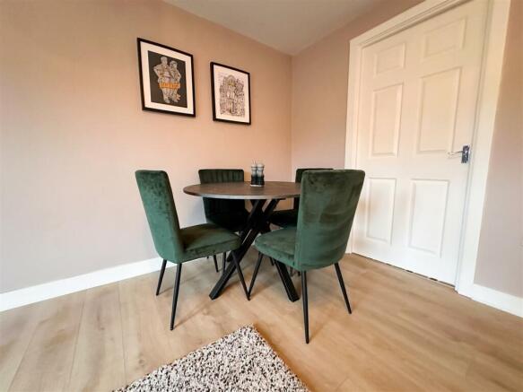 LOUNGE DINING ROOM