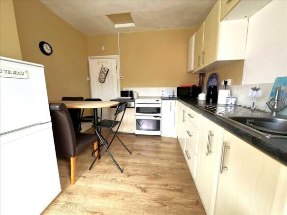 4 bed Flat for sale Image 4