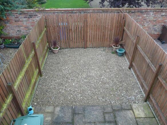 2 bed Semi-Detached to rent Image 4