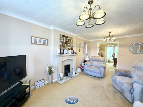 4 bed Detached for sale Image 9