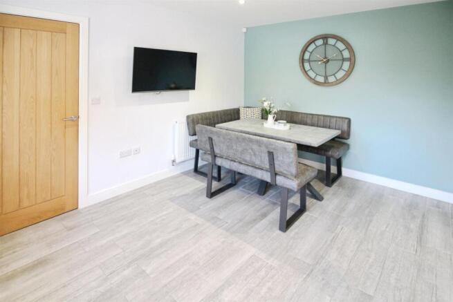 4 bed Semi-Detached for sale Image 5