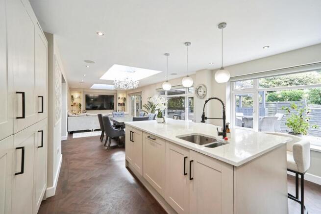4 bed Detached for sale Image 7