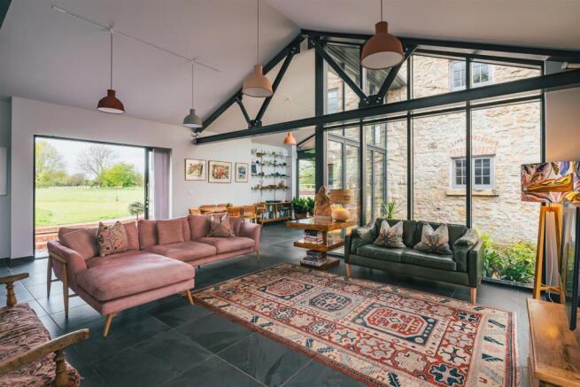 Lounge/Dining Room