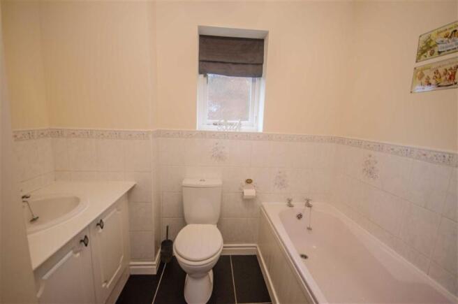 FAMILY BATHROOM