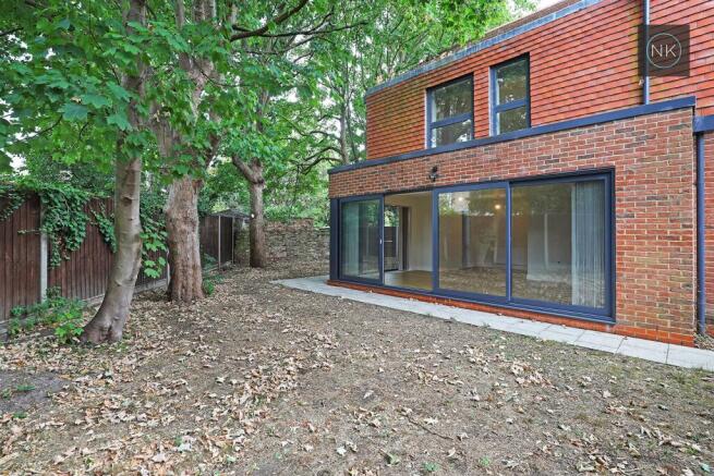 Aldersbrook Wanstead, London, E12 5DH photo 4