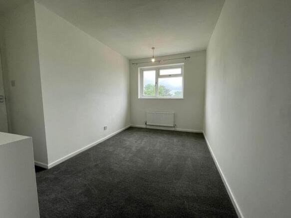 3 bed House to rent Image 4
