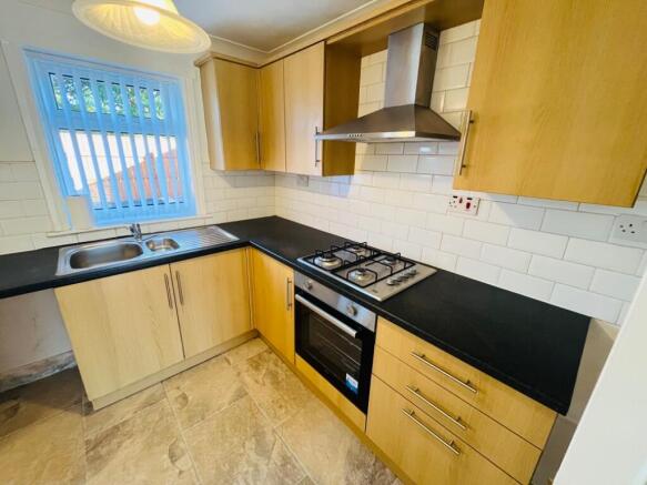3 bed Semi-Detached to rent Image 6