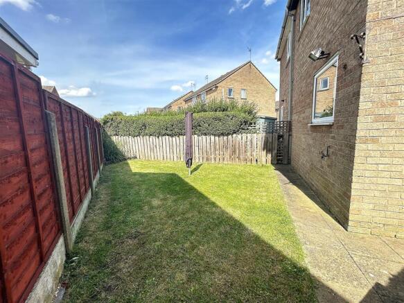 2 bed Semi-Detached for sale Image 11
