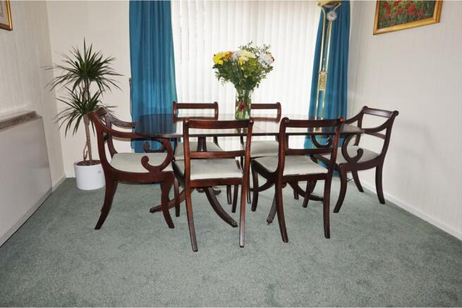Lounge/Dining Room