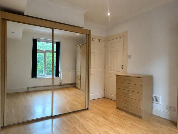 4 bed Terraced for sale Image 11