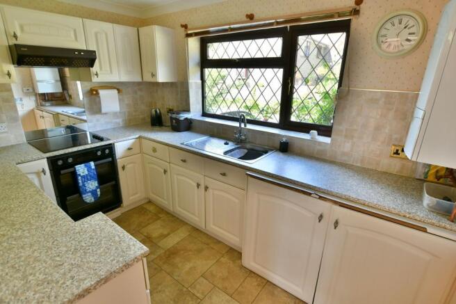 Bridle Way, Colehill, BH21 2UB photo 4